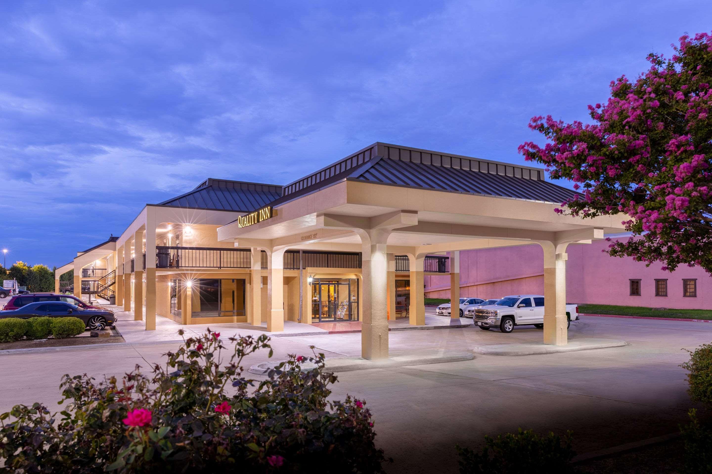 Quality Inn At Arlington Highlands Esterno foto